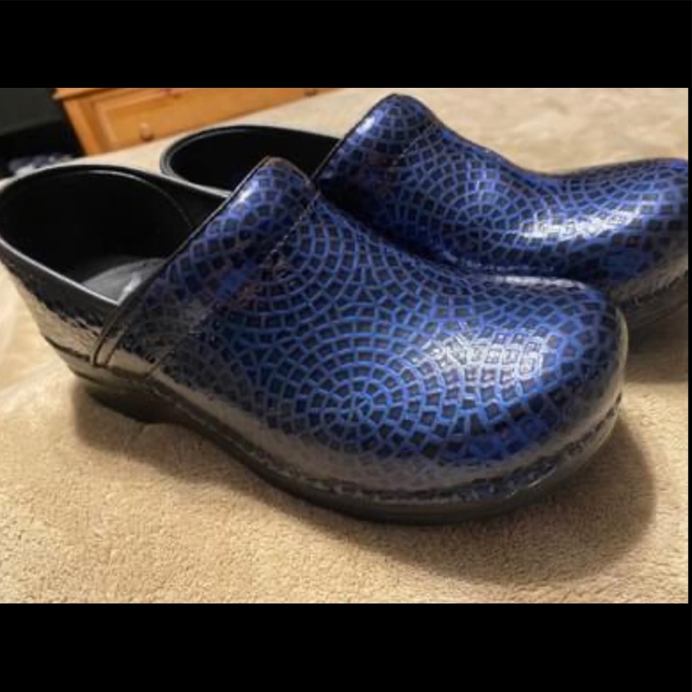 Dansko Blue Mosaic Clog Size 40 New Condition
